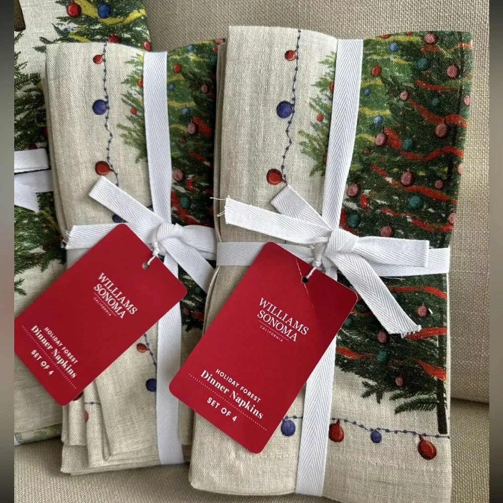 Williams-Sonoma Holiday Forest Tablecloth 70”x108” and 8 Matching Napkins 20”sq.